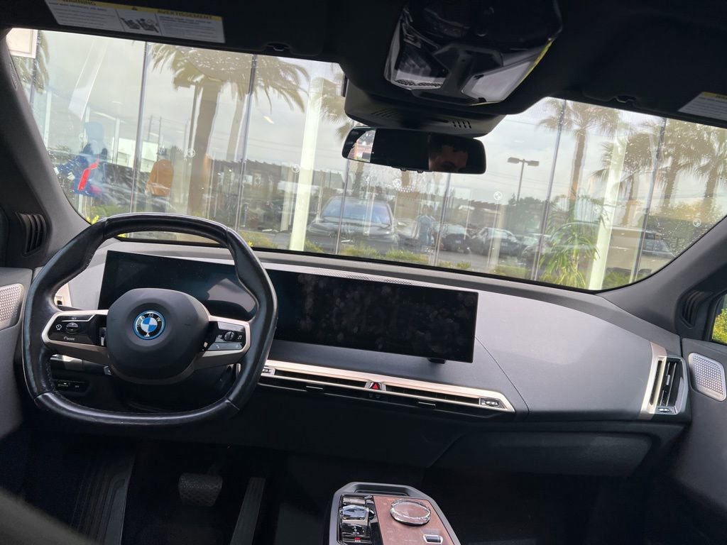 Used 2022 BMW iX xDrive50 w/ Premium Package image 11