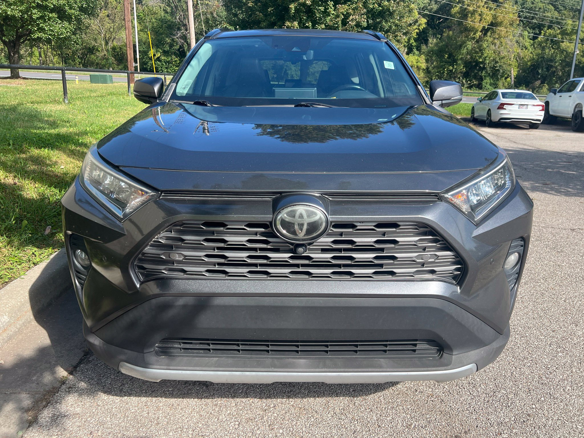 Used 2019 Toyota RAV4 Limited w/ Advanced Technology Package FWD image 2