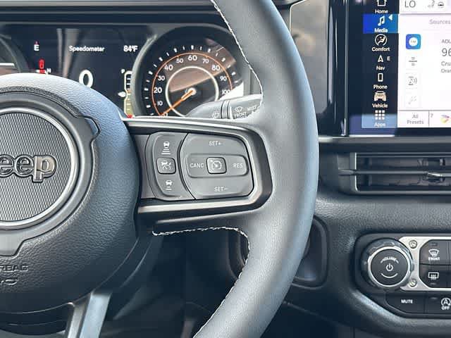 Used 2025 Jeep Gladiator Sport AWD/4WD image 9