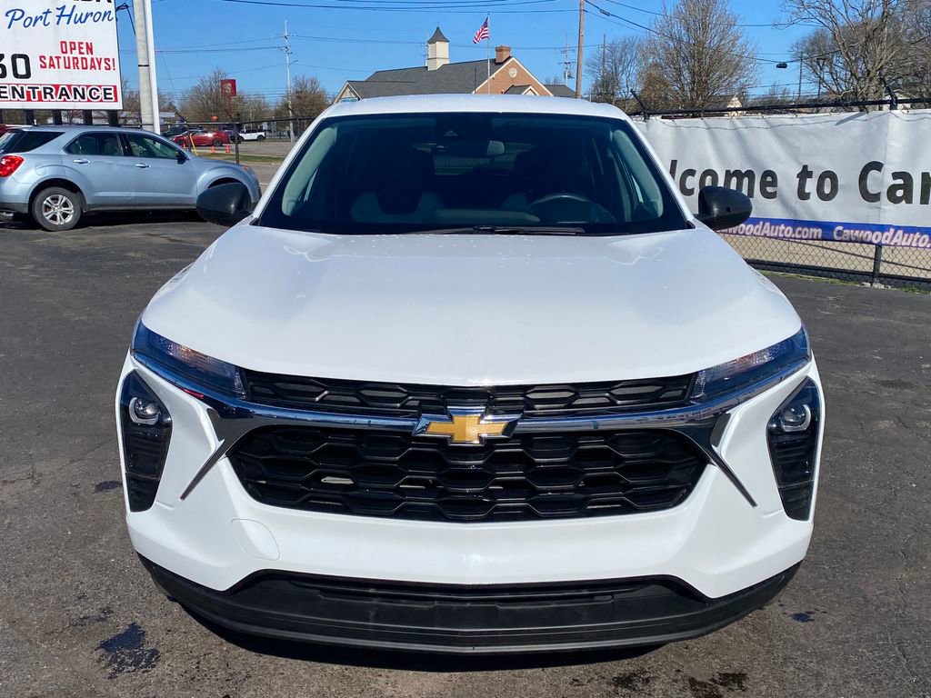 Used 2025 Chevrolet Trax LS w/ Driver Confidence Package FWD image 9