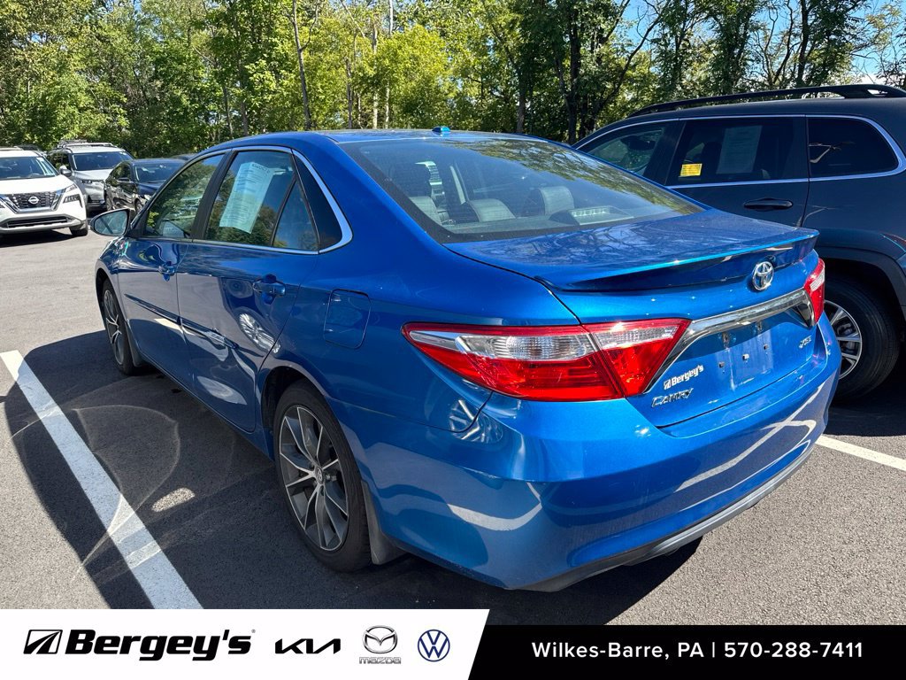 Used 2017 Toyota Camry XSE w/ Moonroof Package FWD image 8