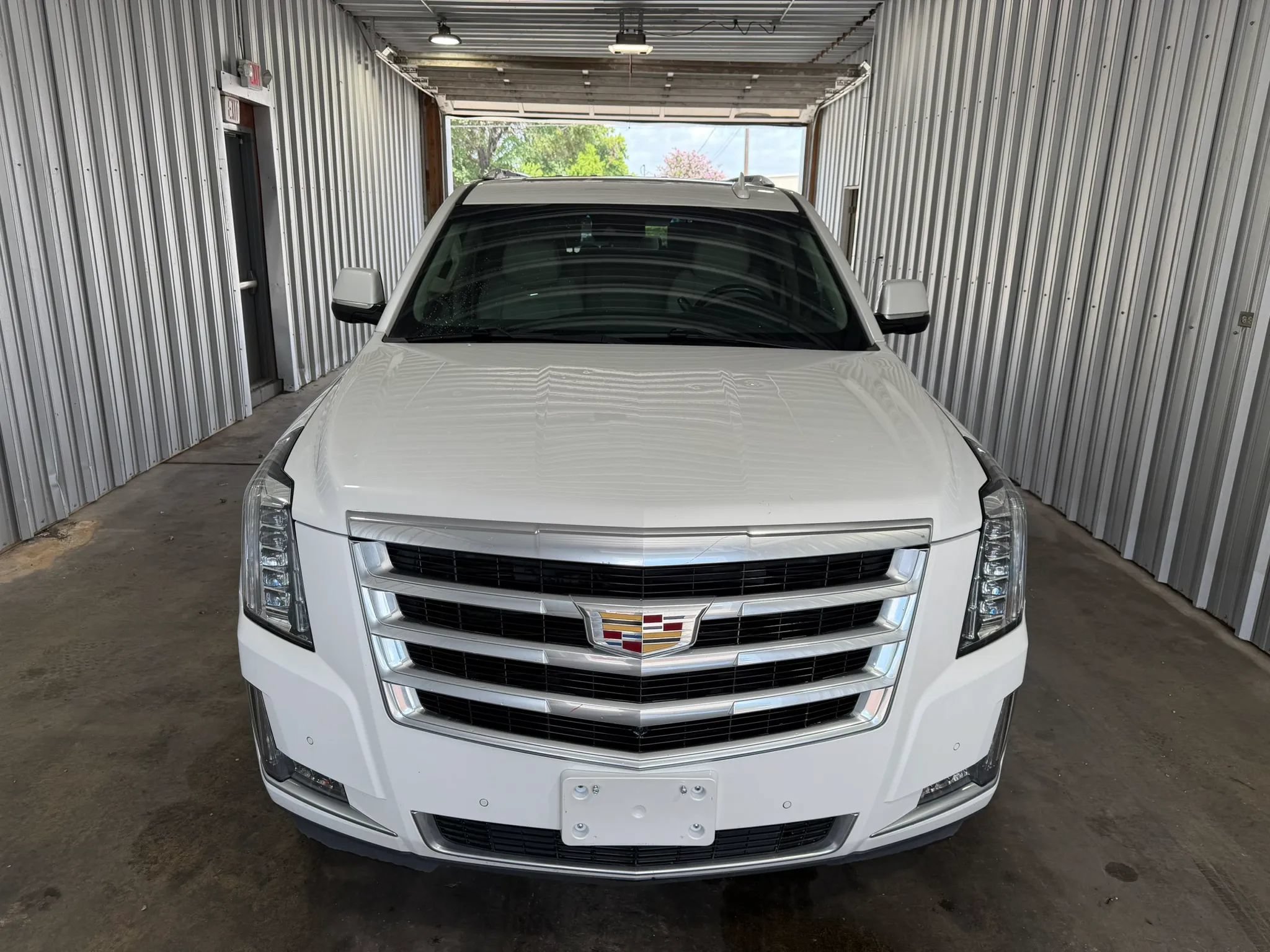 Used 2018 Cadillac Escalade ESV Luxury RWD image 3