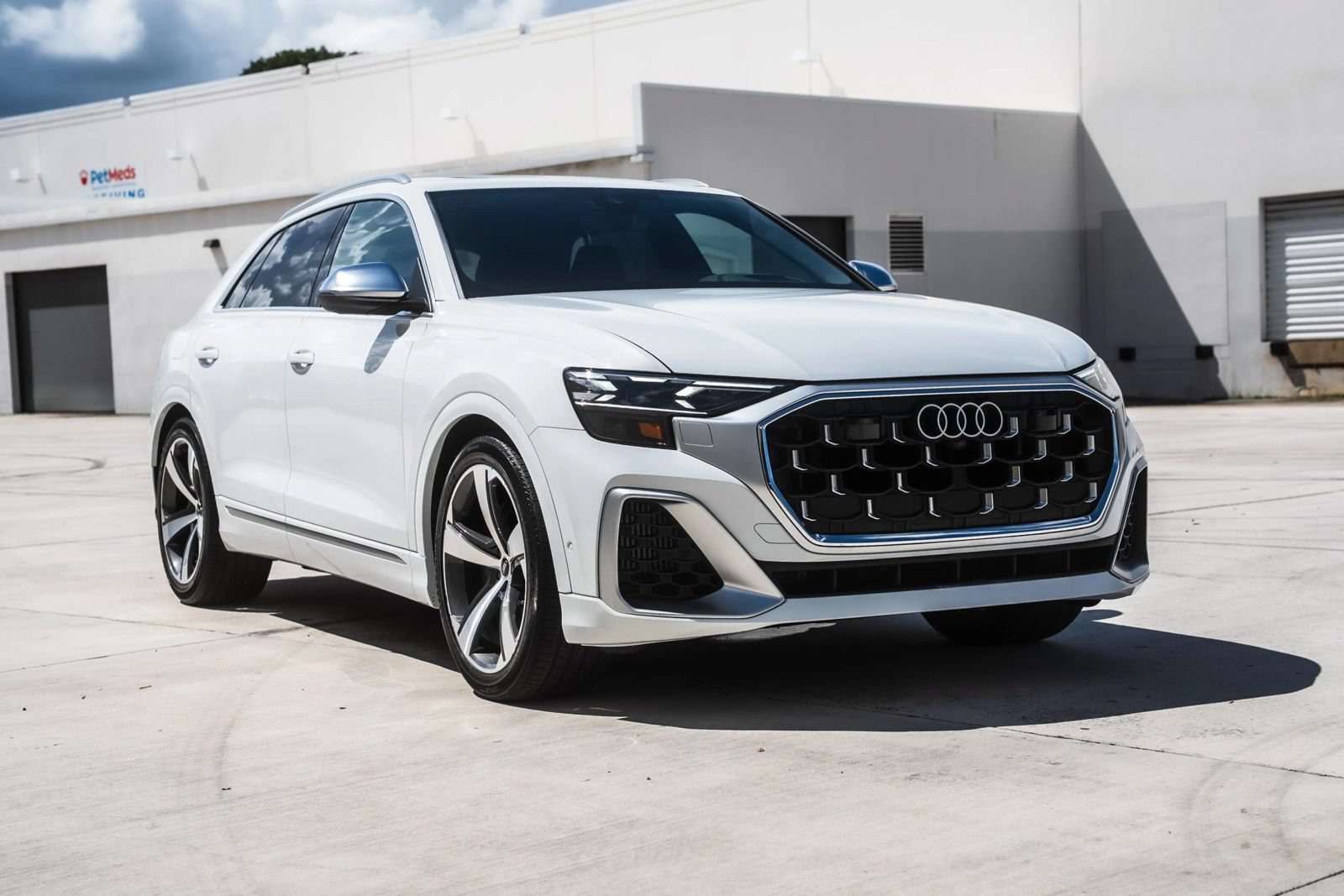 Used 2024 Audi SQ8 Prestige w/ Prestige Package AWD/4WD image 2