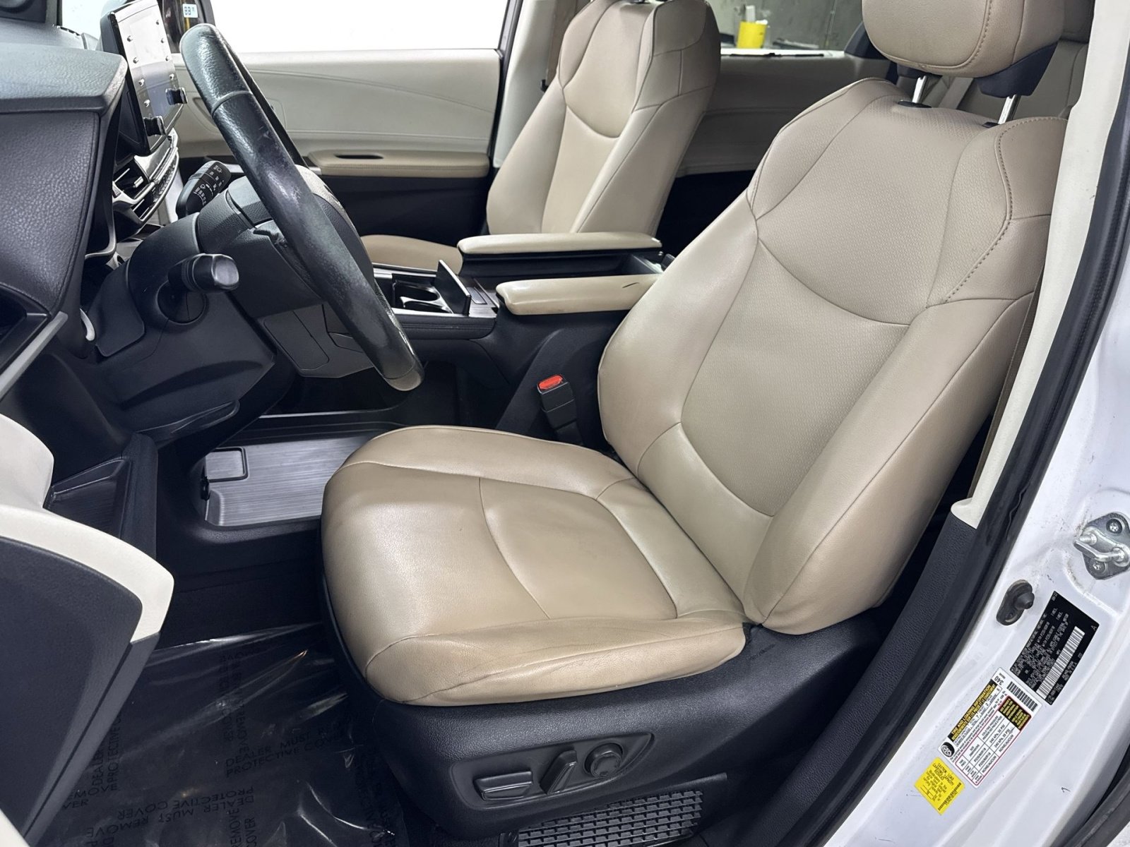 Used 2022 Toyota Sienna XLE image 4