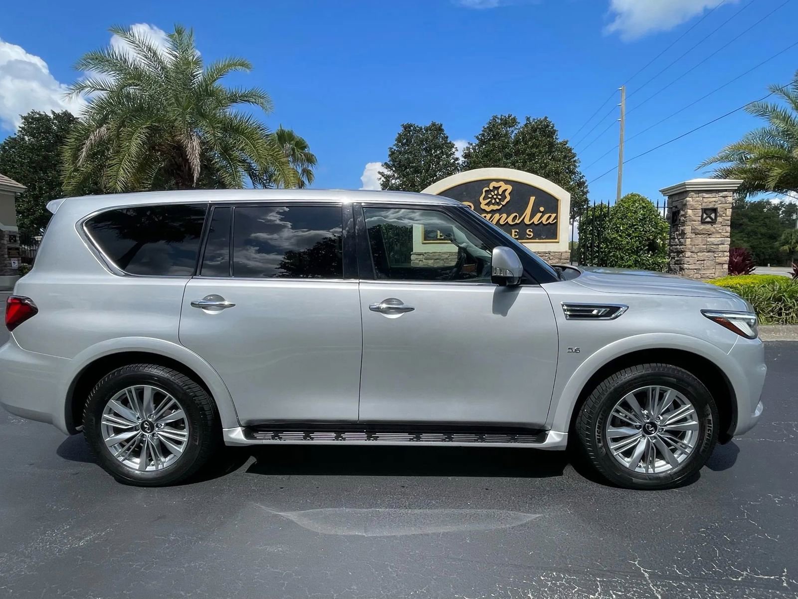 Used 2019 INFINITI QX80 Luxe image 4