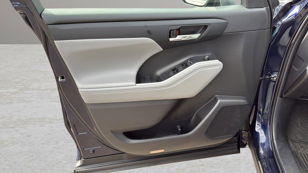 Used 2022 Toyota Highlander XLE image 10