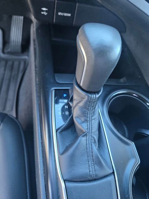 Used 2019 Toyota Camry SE w/ Accessory Appearance Package image 16