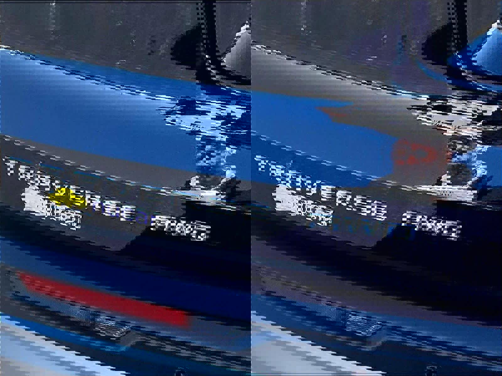 Used 2025 Chevrolet Traverse LT image 30