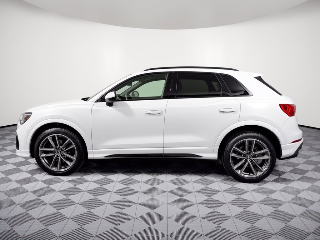 Used 2025 Audi Q3 2.0T Premium w/ Convenience Package AWD/4WD image 2