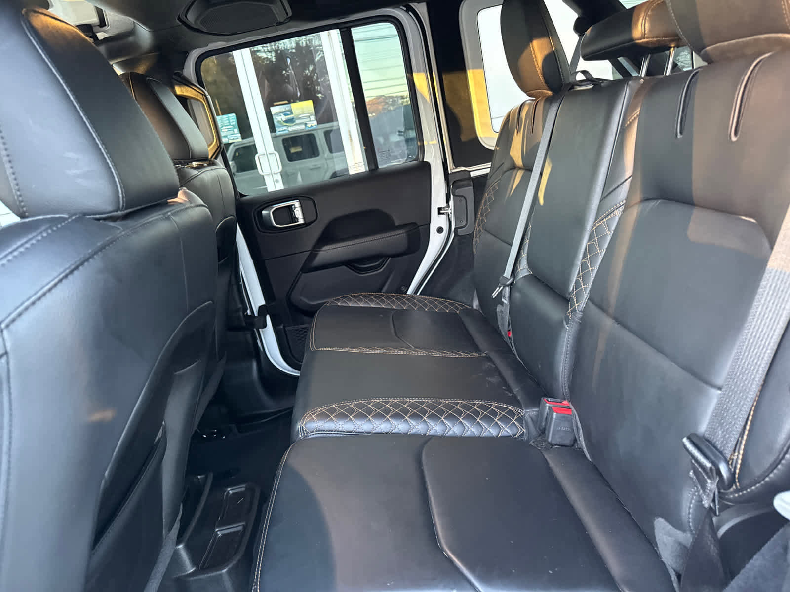 Used 2023 Jeep Wrangler Unlimited Sahara image 30