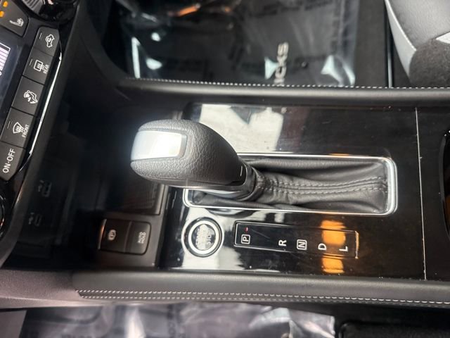 Used 2023 Nissan Kicks SR w/ SR Premium Package image 18