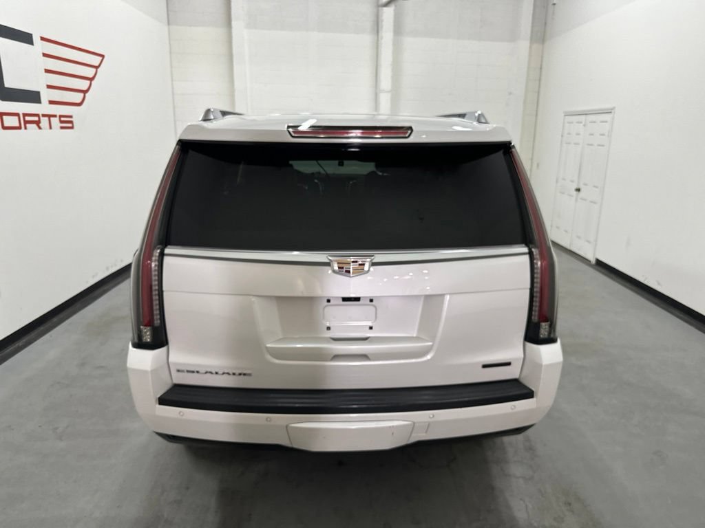 Used 2019 Cadillac Escalade Luxury AWD/4WD image 12