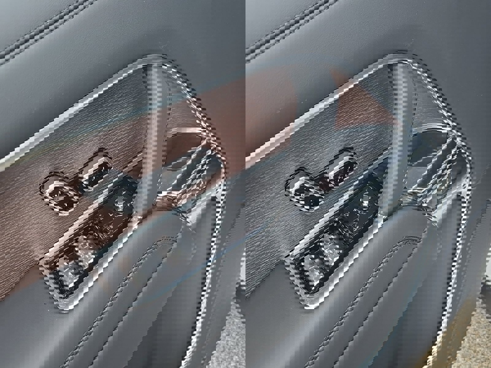 New 2025 Land Rover Range Rover SE image 10