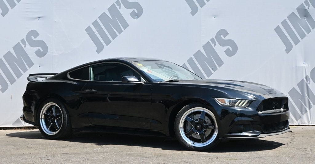 Used 2017 Ford Mustang GT Premium w/ Black Accent Package RWD image 3