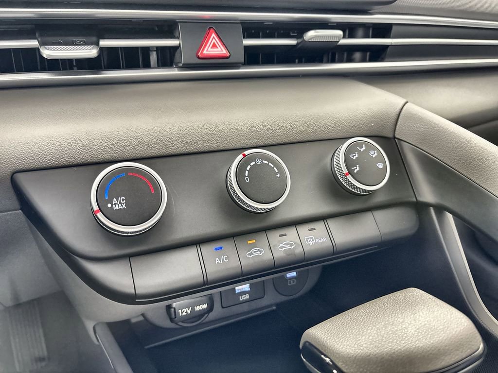 New 2026 Hyundai Elantra SE FWD image 16