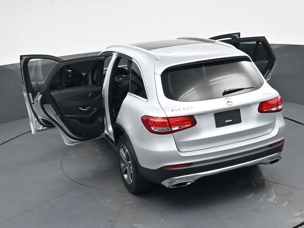 Used 2016 Mercedes-Benz GLC 300 4MATIC w/ Premium Package image 37