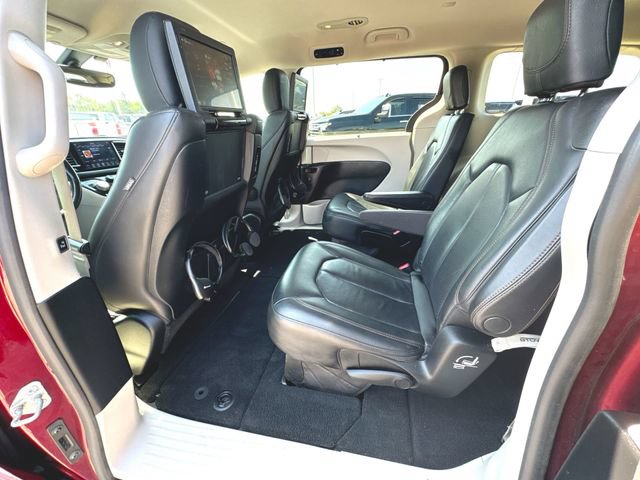 Used 2019 Chrysler Pacifica Touring-L Plus w/ Tire & Wheel Group FWD image 21