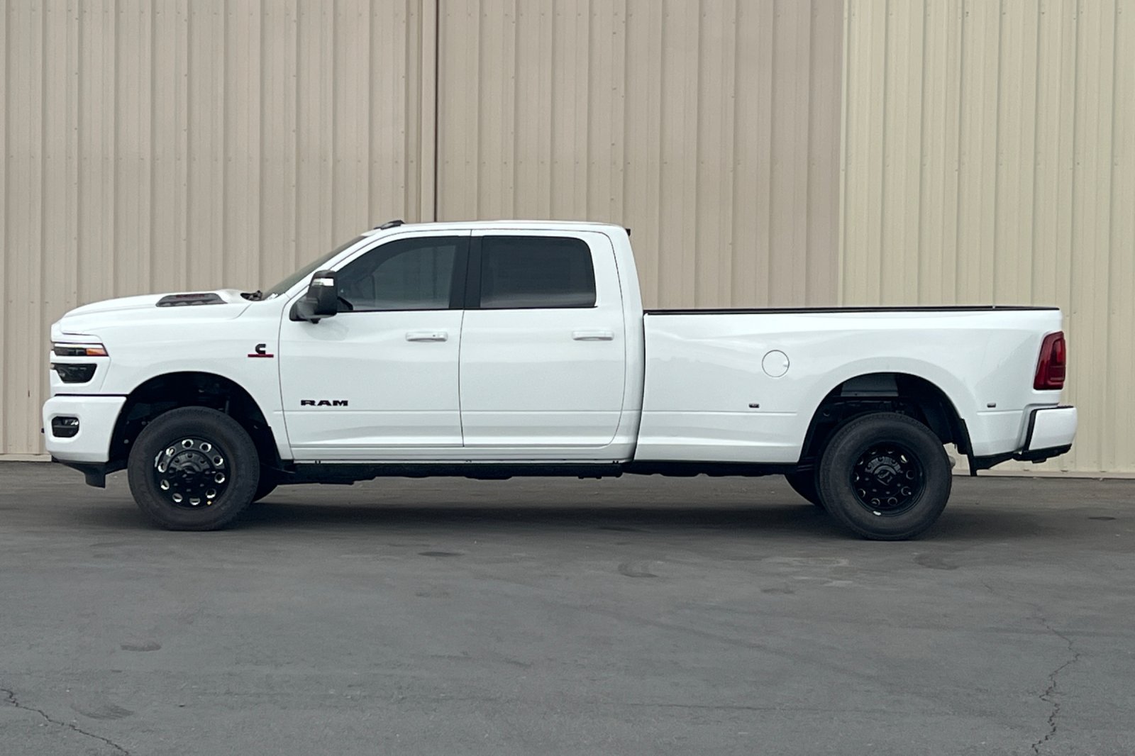 New 2026 RAM 3500 Laramie AWD/4WD image 9