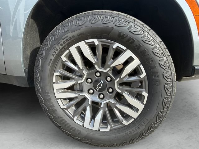 Used 2025 Chevrolet Suburban Z71 AWD/4WD image 23