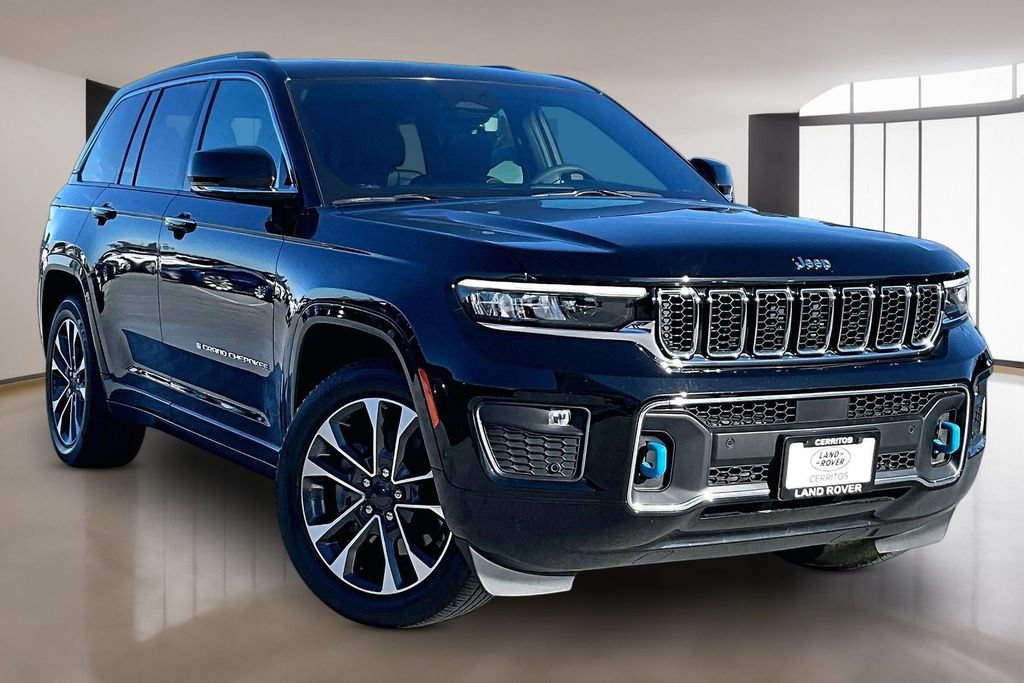 Used 2023 Jeep Grand Cherokee Overland w/ Luxury Tech Group IV AWD/4WD image 3