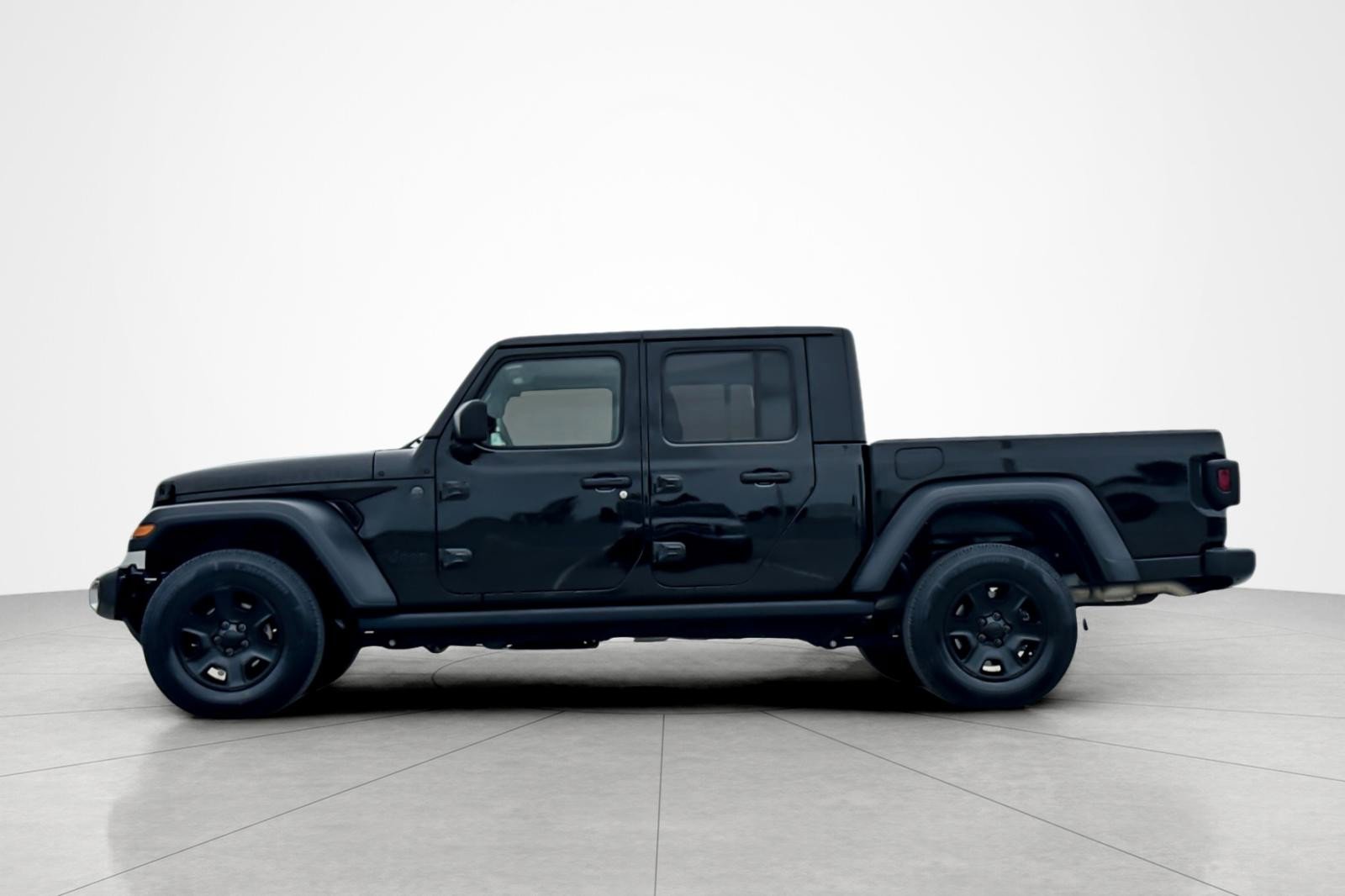 Used 2023 Jeep Gladiator Sport image 2