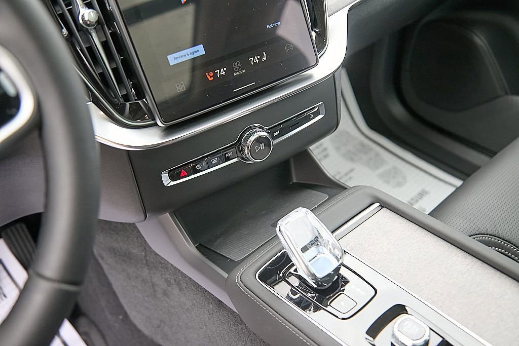 New 2026 Volvo XC90 T8 Ultra w/ Protection Package AWD/4WD image 15