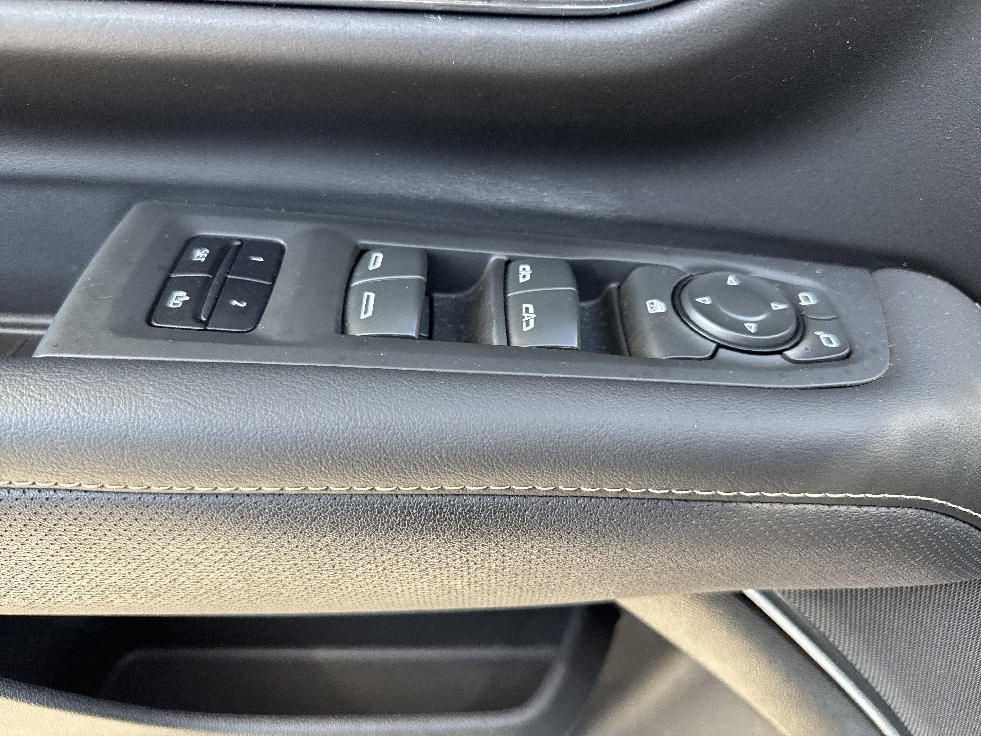 Used 2023 GMC Yukon SLT image 15