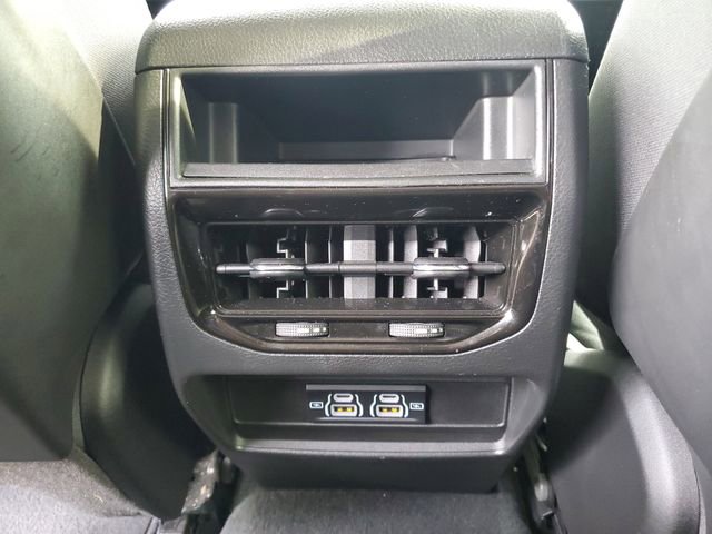 Used 2023 Jeep Grand Cherokee Laredo image 13