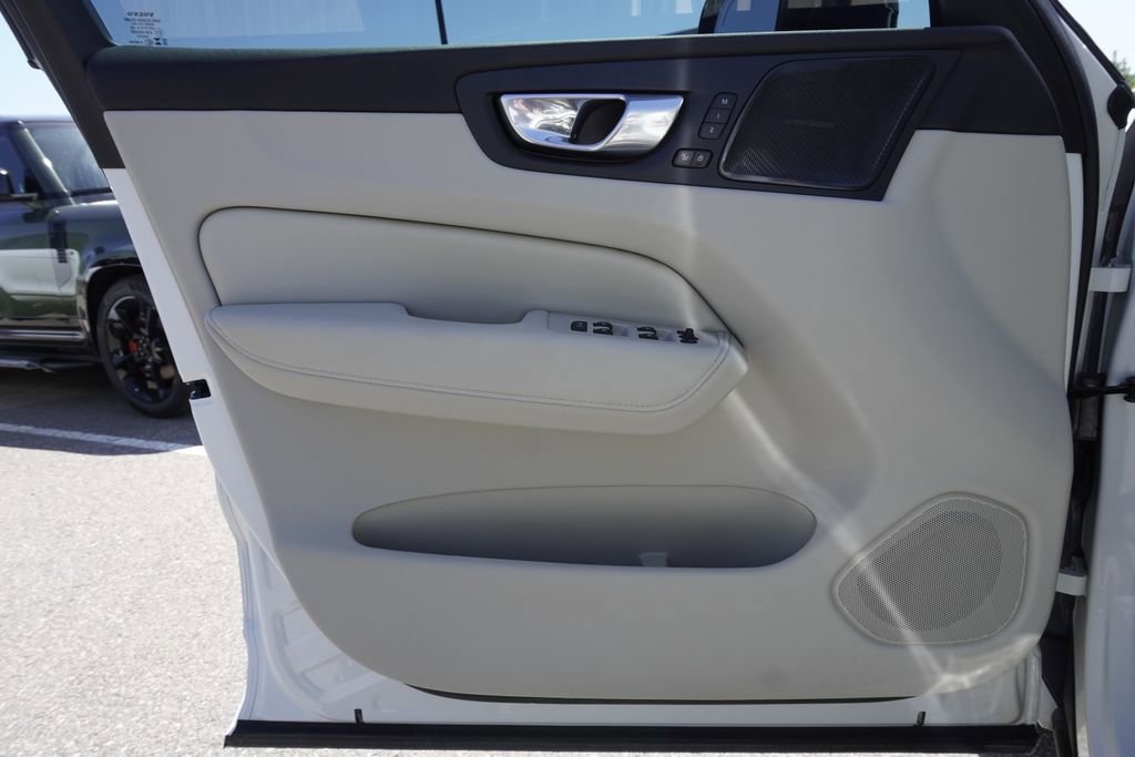 Used 2023 Volvo XC60 T8 Plus w/ Climate Package AWD/4WD image 17