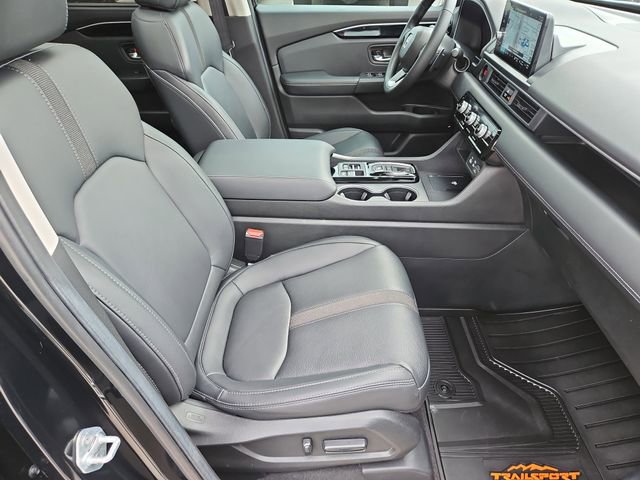 Used 2025 Honda Pilot Touring image 13