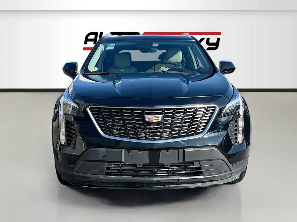 Used 2023 Cadillac XT4 Luxury w/ Cold Weather Package AWD/4WD image 2
