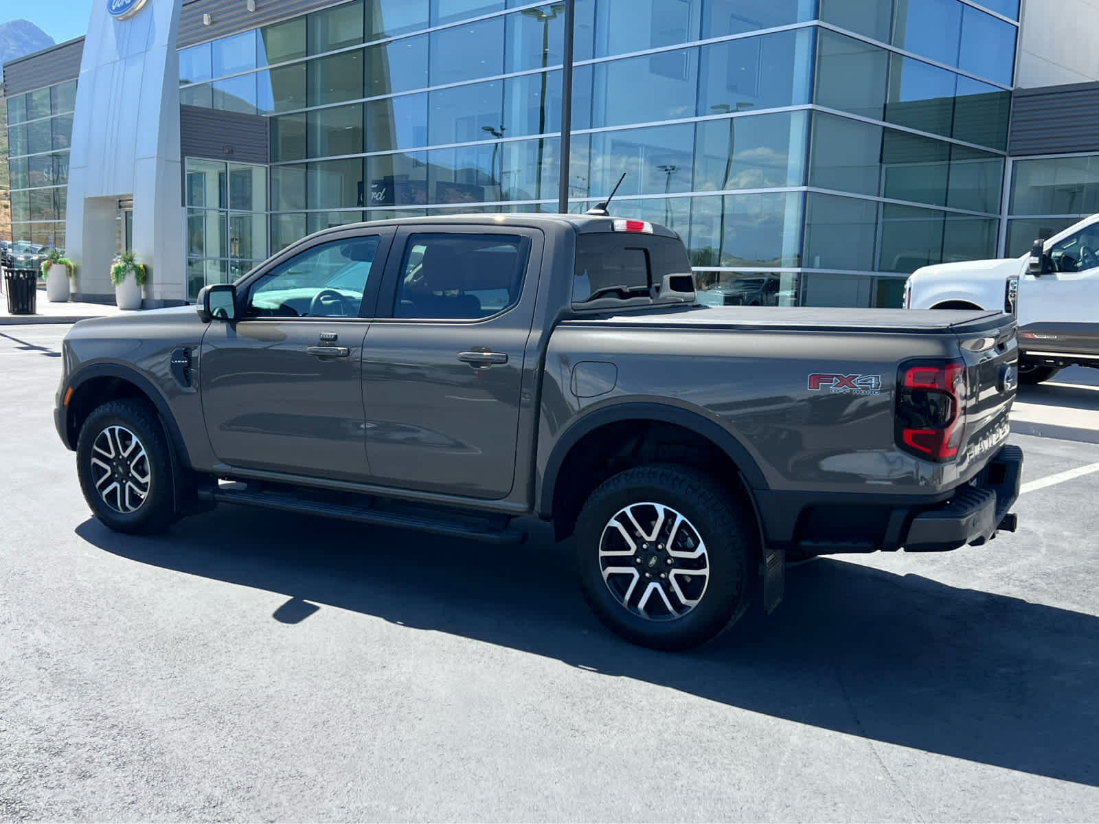 Used 2025 Ford Ranger Lariat w/ FX4 Off-Road Package AWD/4WD image 11