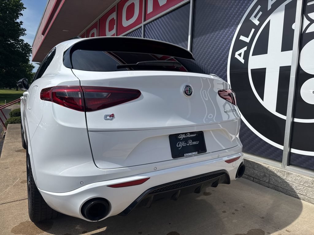 Used 2023 Alfa Romeo Stelvio Veloce AWD/4WD image 12