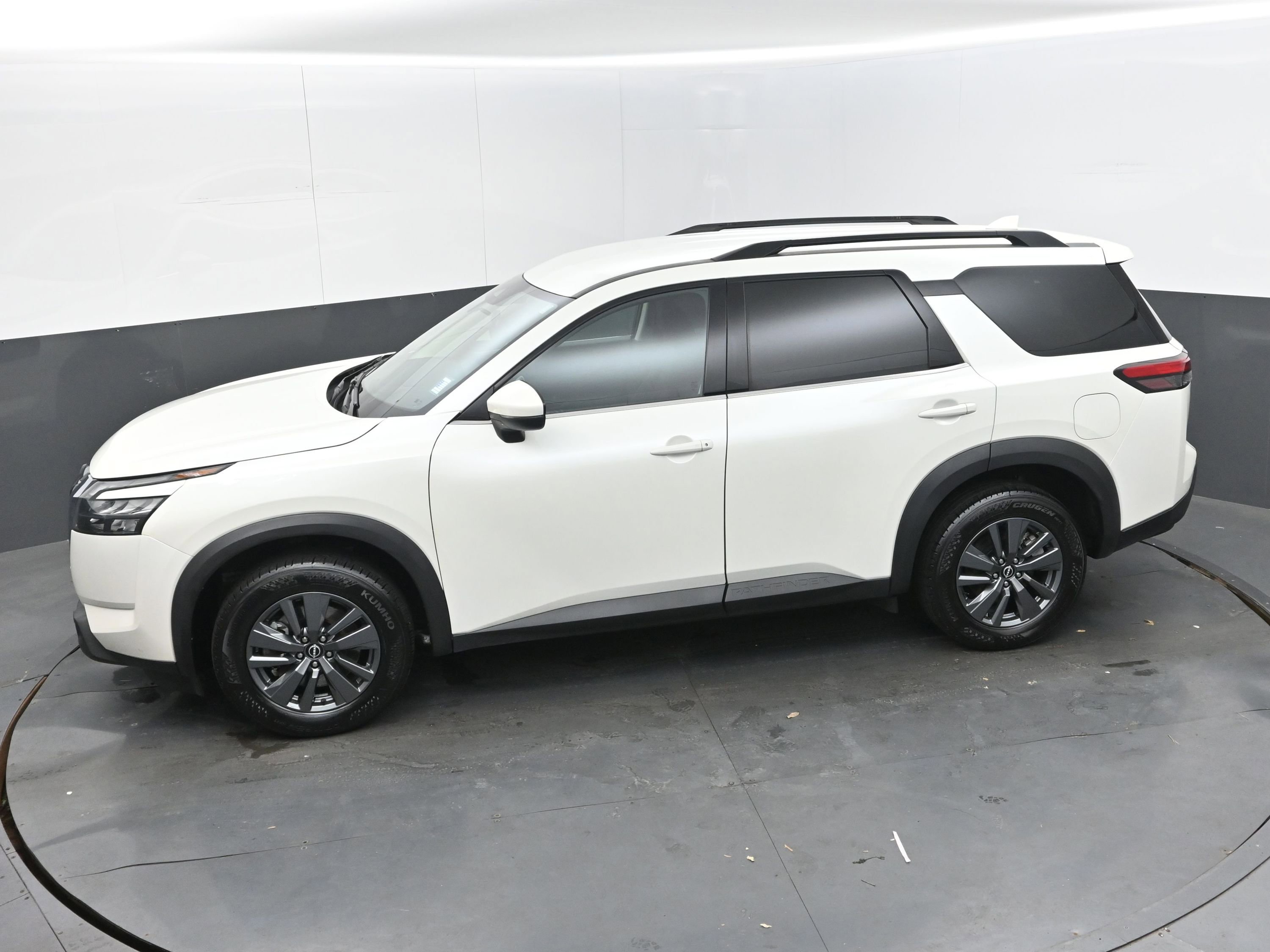 Used 2024 Nissan Pathfinder SV image 35