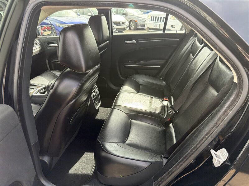 Used 2020 Chrysler 300 Limited RWD image 15
