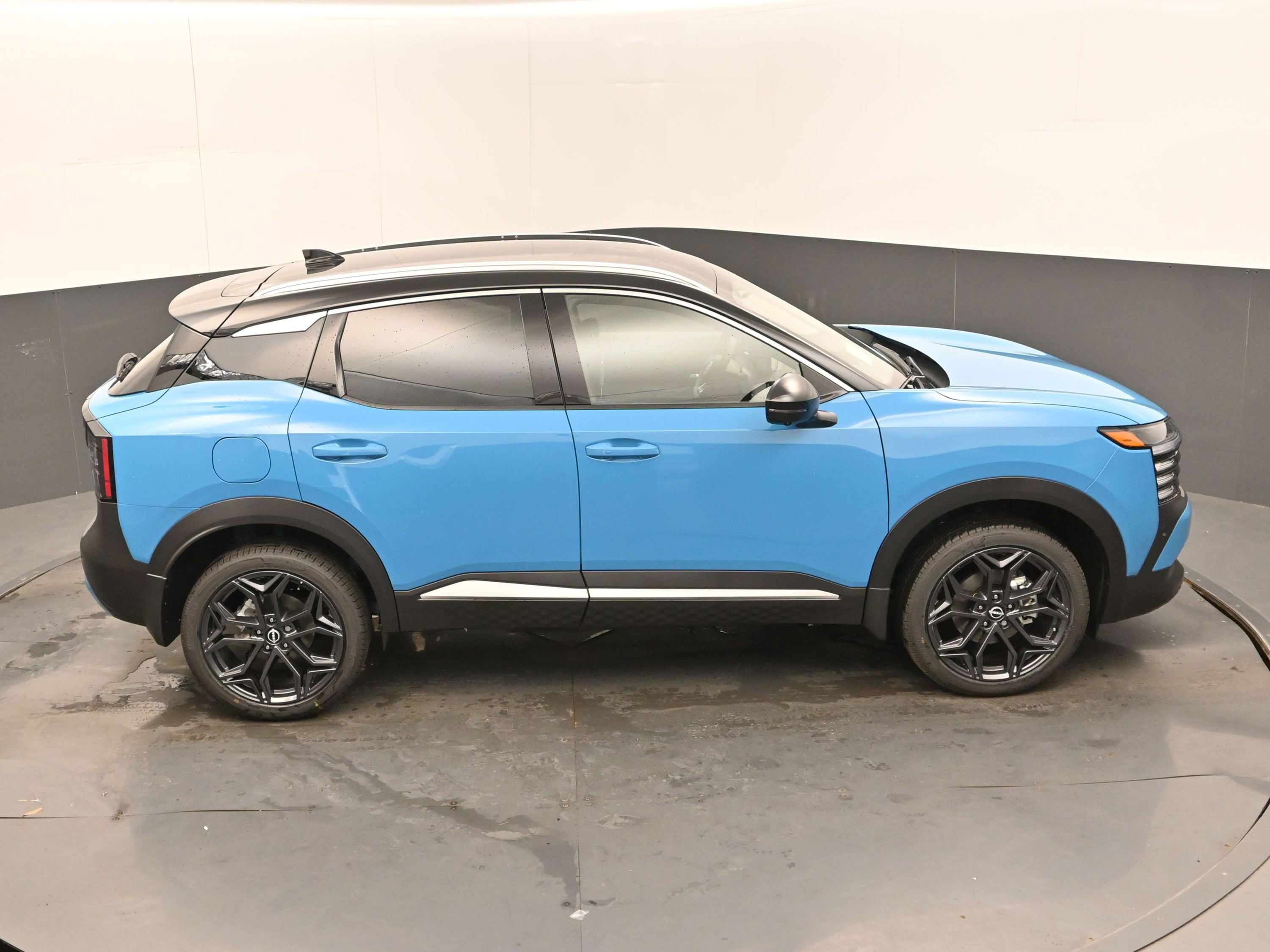 Certified 2025 Nissan Kicks SR image 37