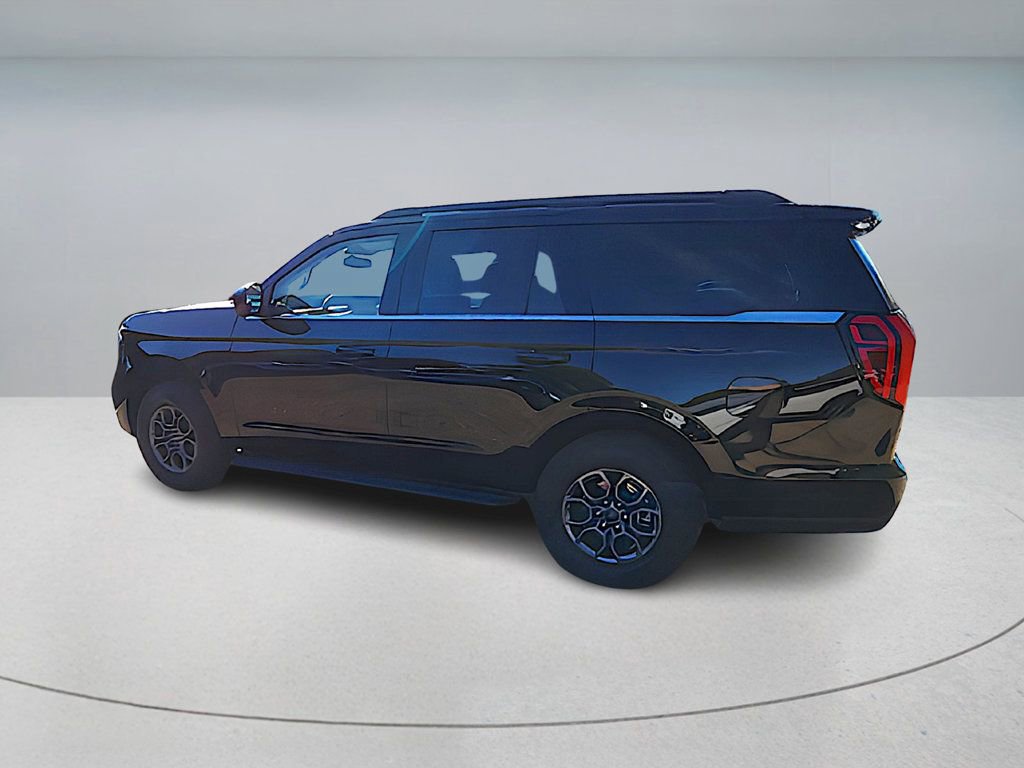 Used 2025 Ford Expedition Active image 3