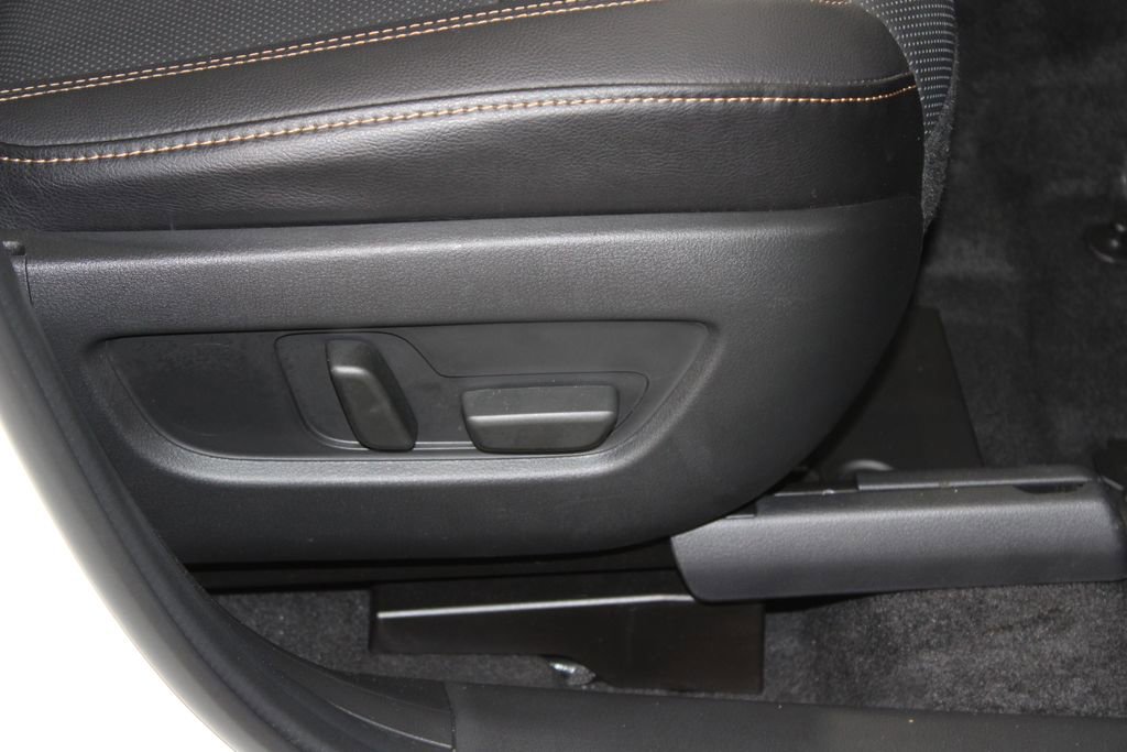 Used 2025 MAZDA CX-70 Plug-In Hybrid w/ Premium Pkg image 25