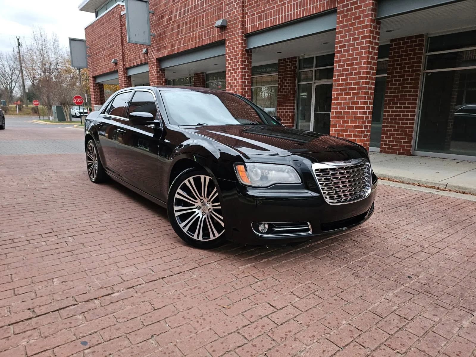 Used 2013 Chrysler 300 S w/ Luxury Group image 1