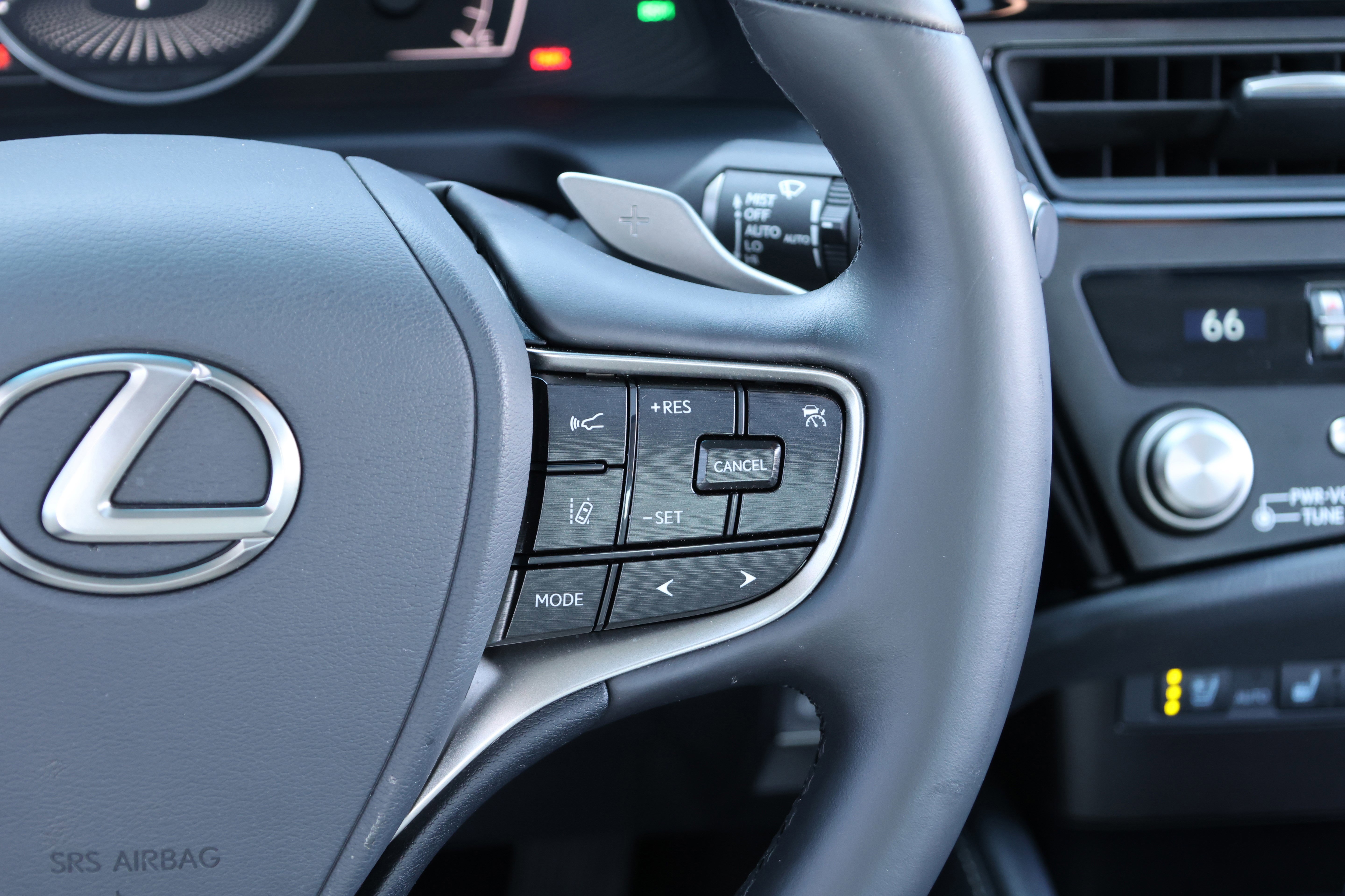 Used 2025 Lexus ES 300h w/ Premium Package image 20