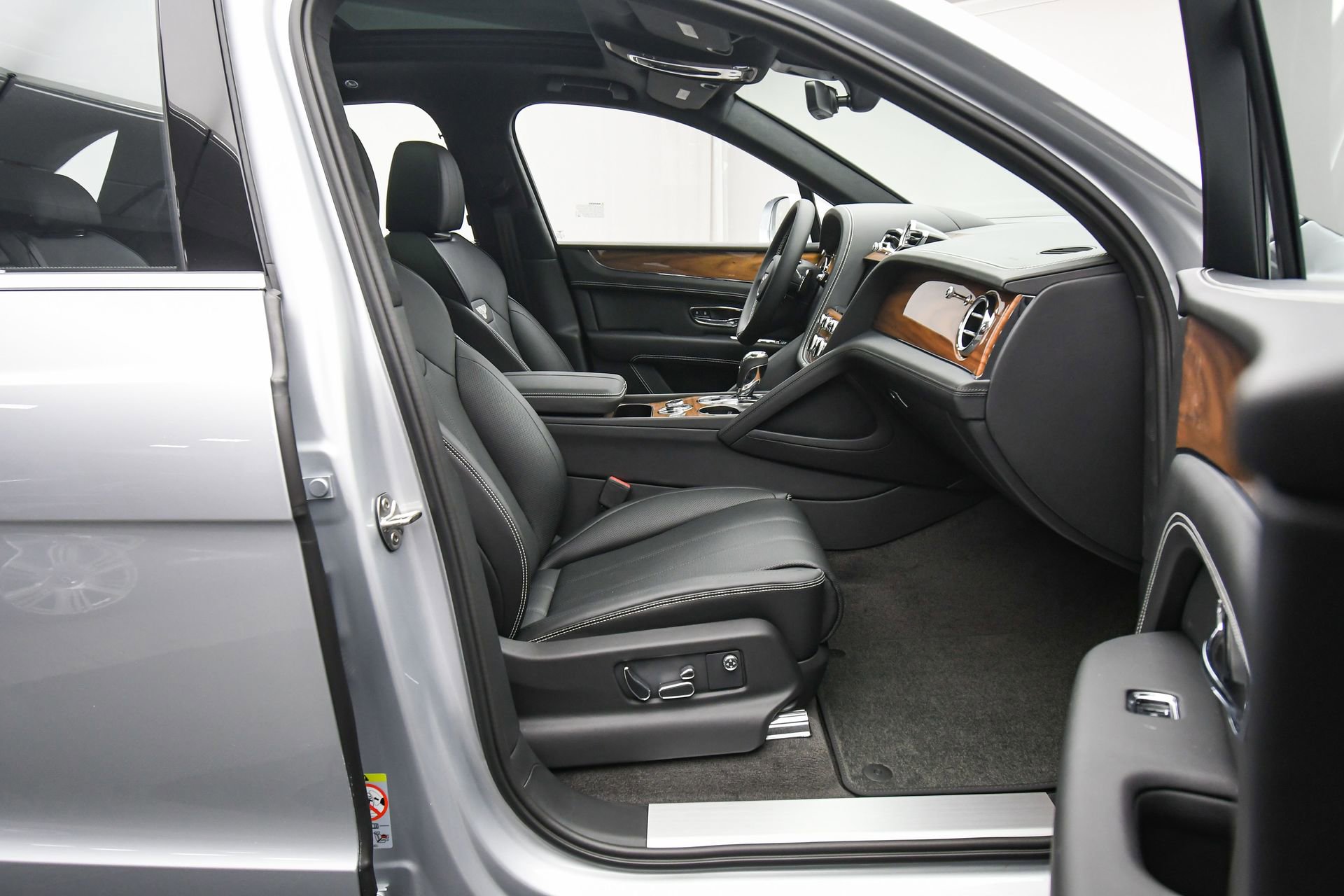 New 2025 Bentley Bentayga AWD/4WD image 44
