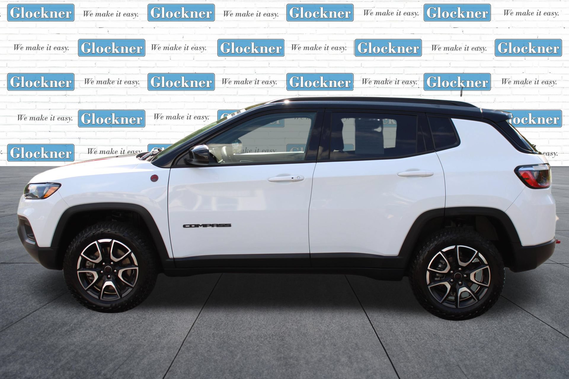 Used 2025 Jeep Compass Trailhawk w/ Trailhawk Convenience Group AWD/4WD image 10
