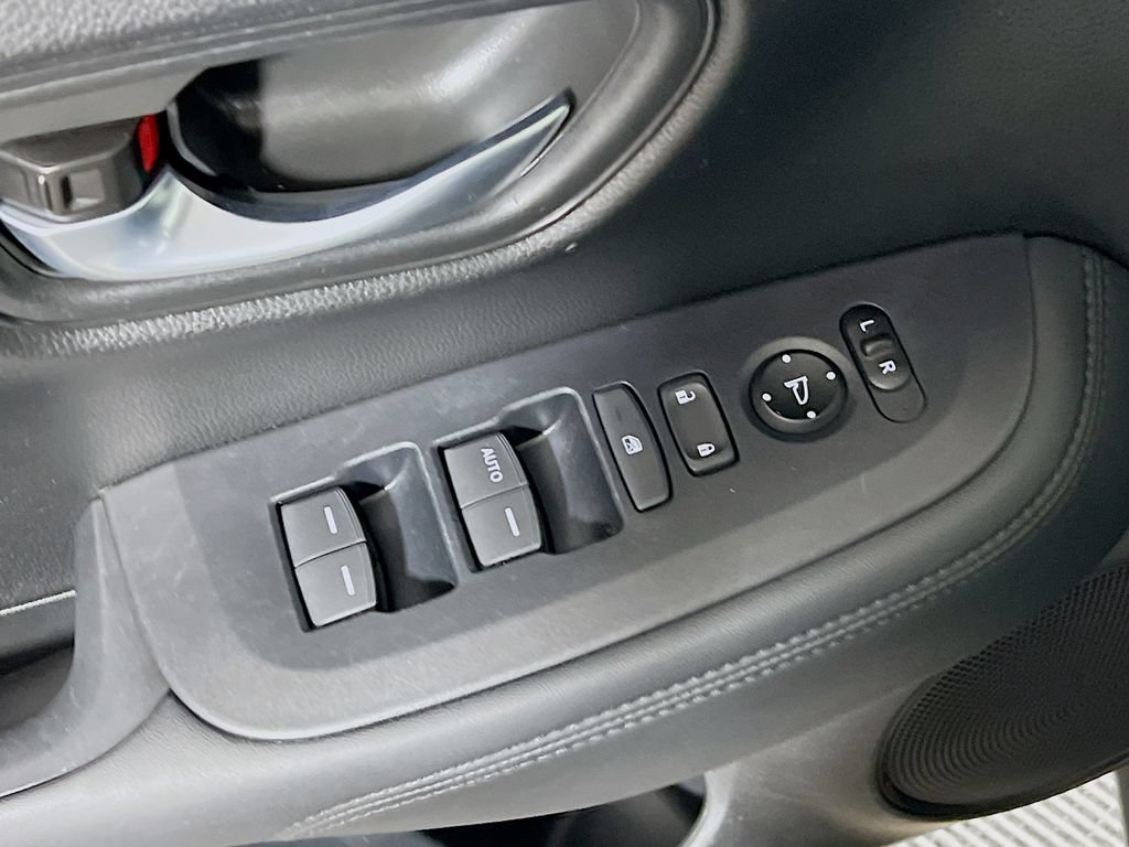 Used 2025 Honda HR-V LX image 16