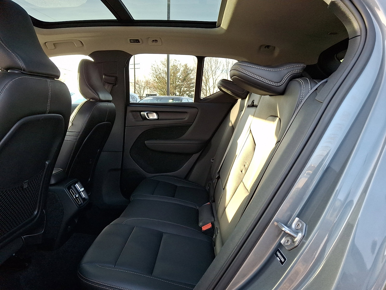 Used 2019 Volvo XC40 T5 Momentum image 10