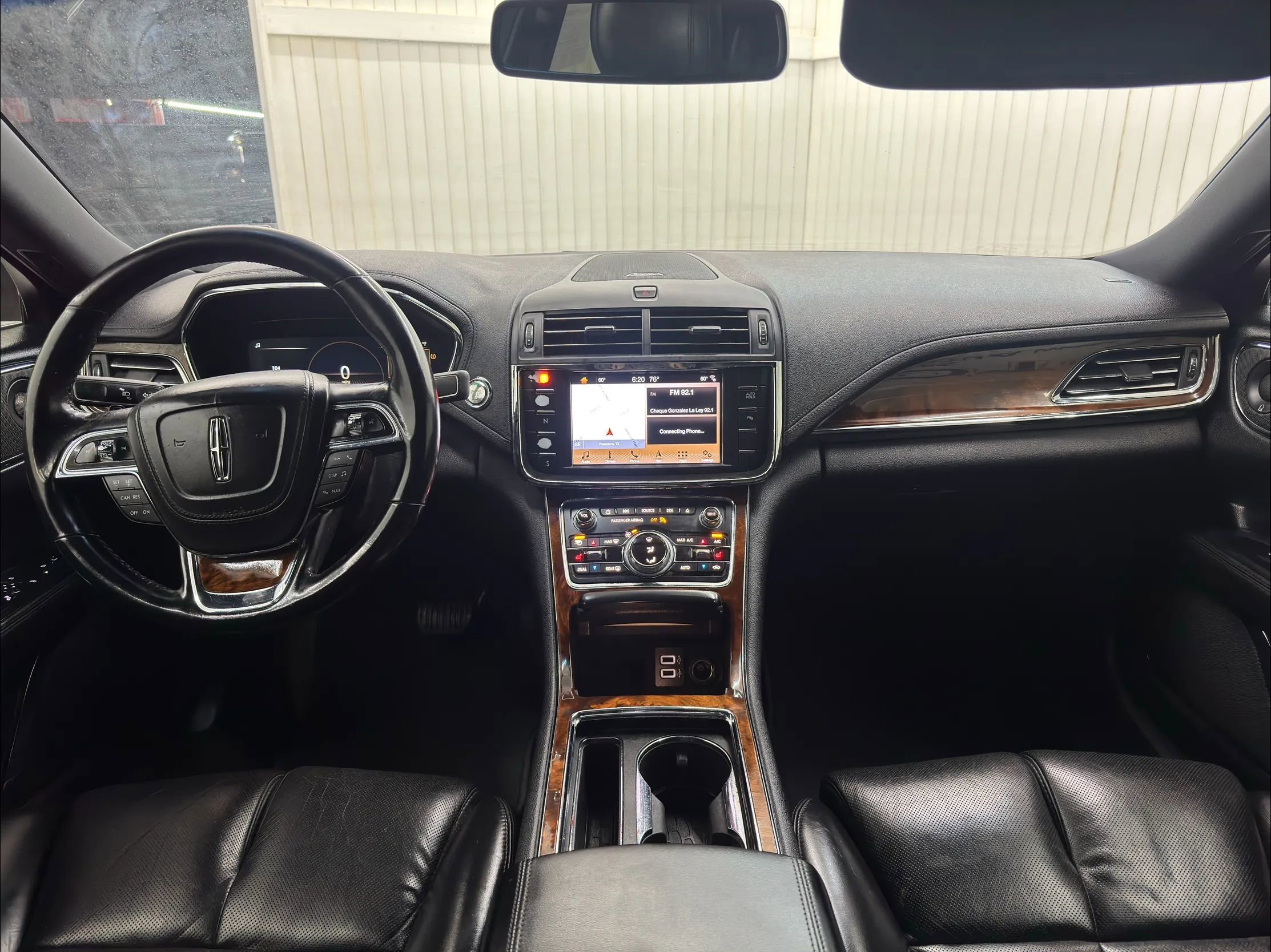 Used 2017 Lincoln Continental Select image 16