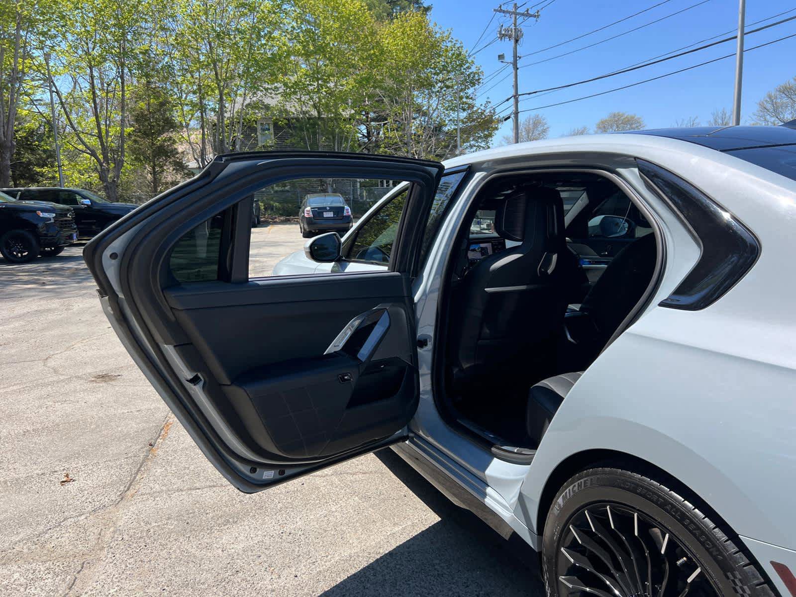 Used 2023 BMW 760i xDrive AWD/4WD image 34
