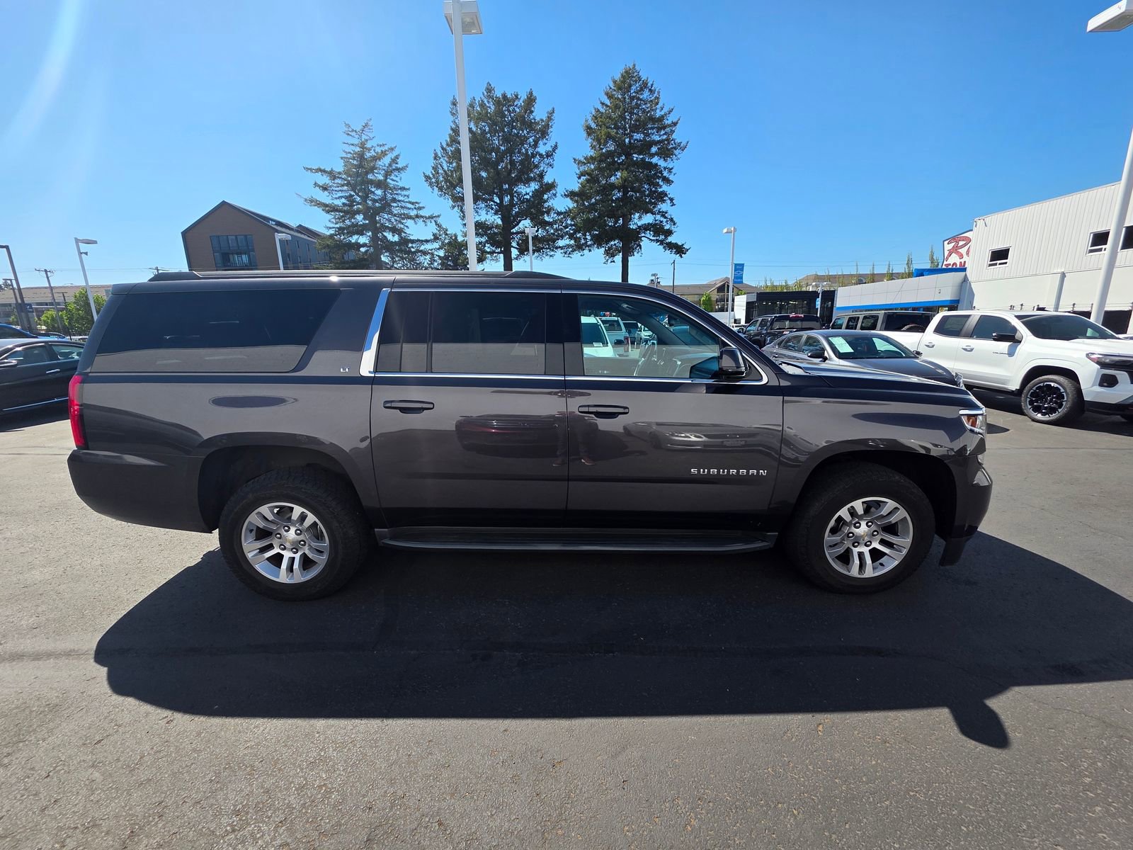 Used 2016 Chevrolet Suburban LT AWD/4WD image 4