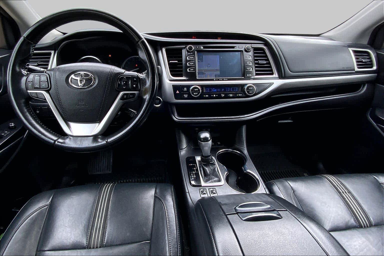 Used 2018 Toyota Highlander SE AWD/4WD image 16