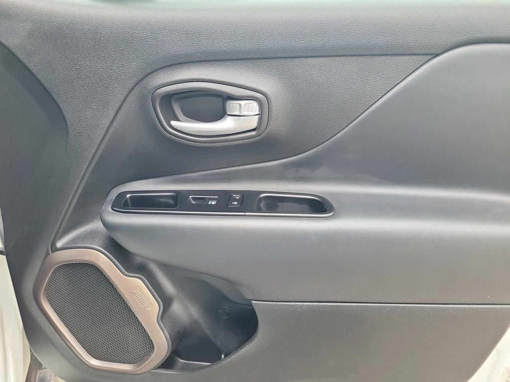 Used 2023 Jeep Renegade Latitude image 36