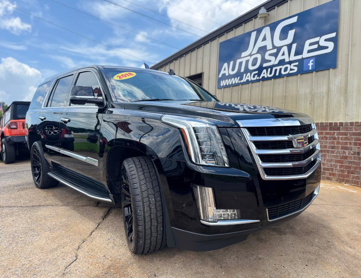 Used 2018 Cadillac Escalade Luxury RWD image 2